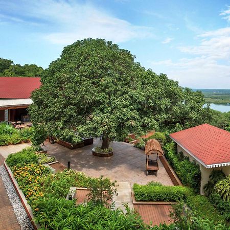 Doubletree By Hilton Goa - Panaji Hotel Екстериор снимка