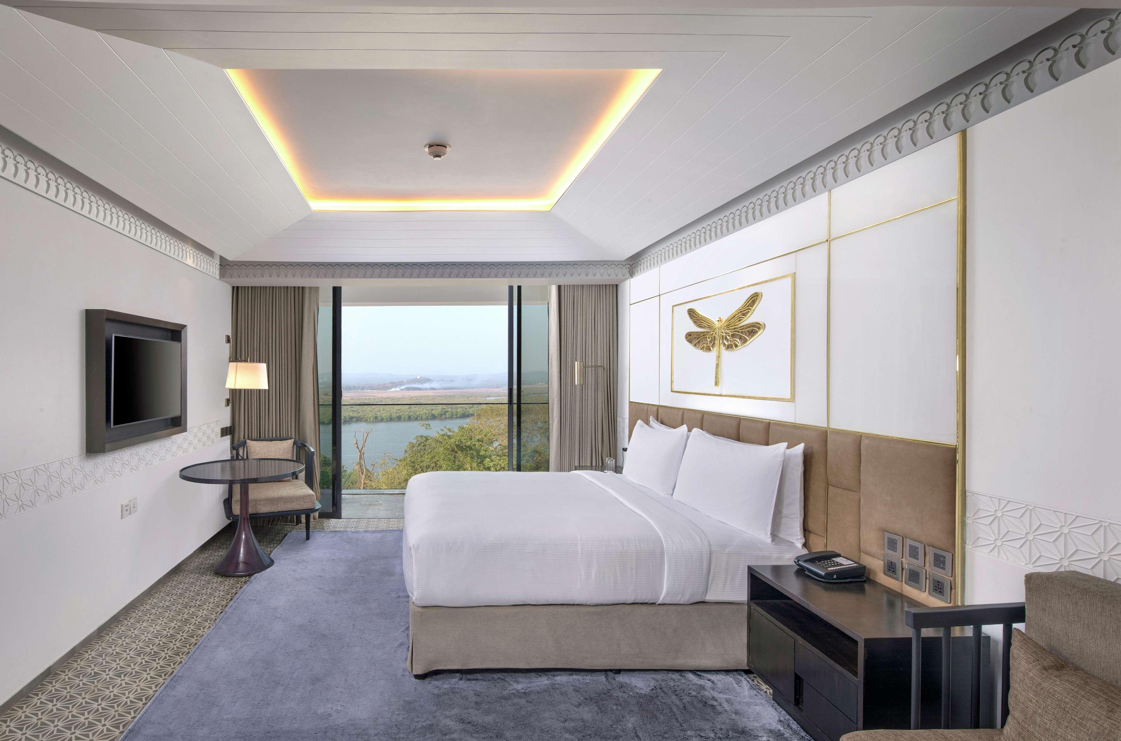 Doubletree By Hilton Goa - Panaji Hotel Екстериор снимка