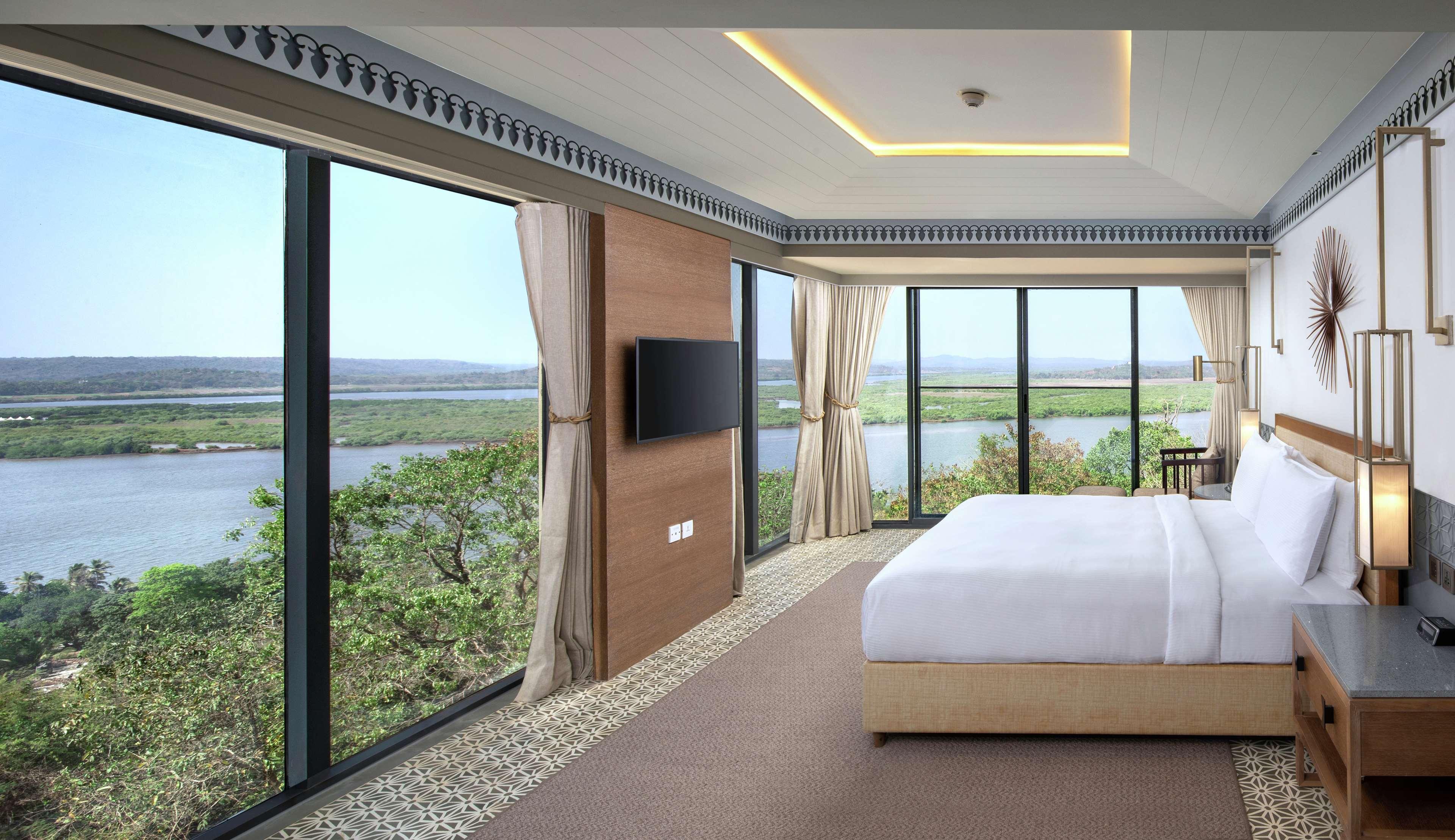 Doubletree By Hilton Goa - Panaji Hotel Екстериор снимка