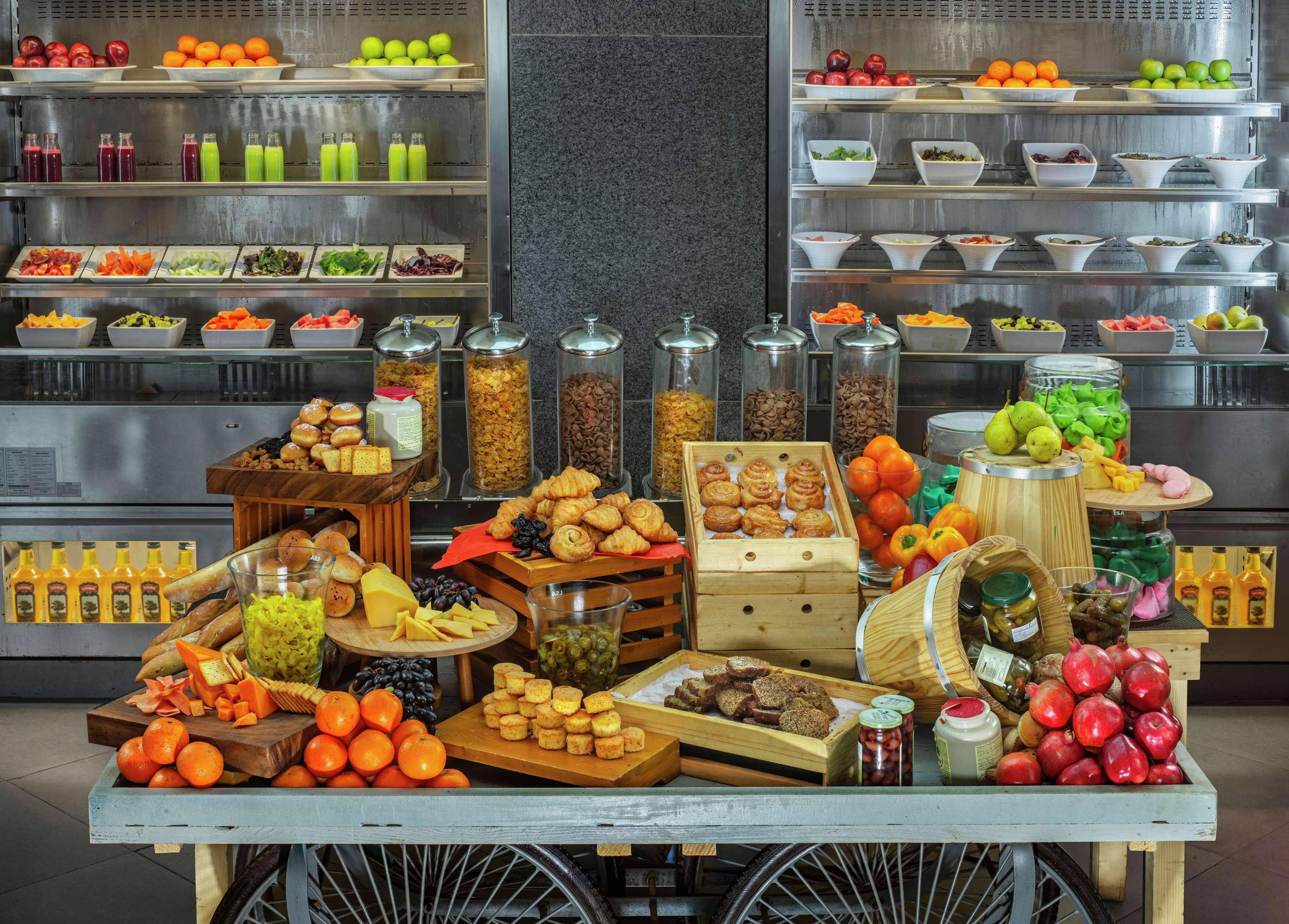 Doubletree By Hilton Goa - Panaji Hotel Екстериор снимка