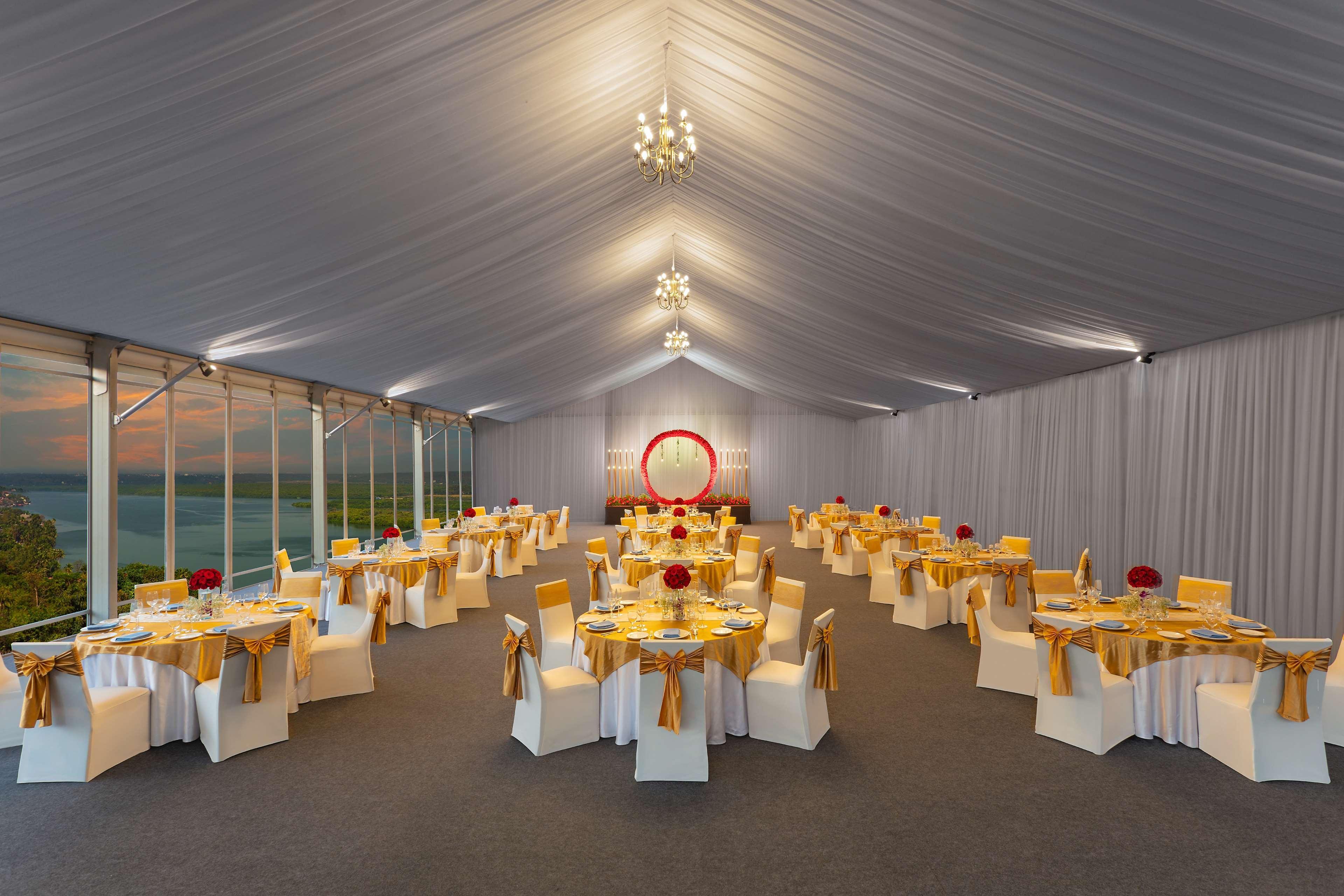 Doubletree By Hilton Goa - Panaji Hotel Екстериор снимка