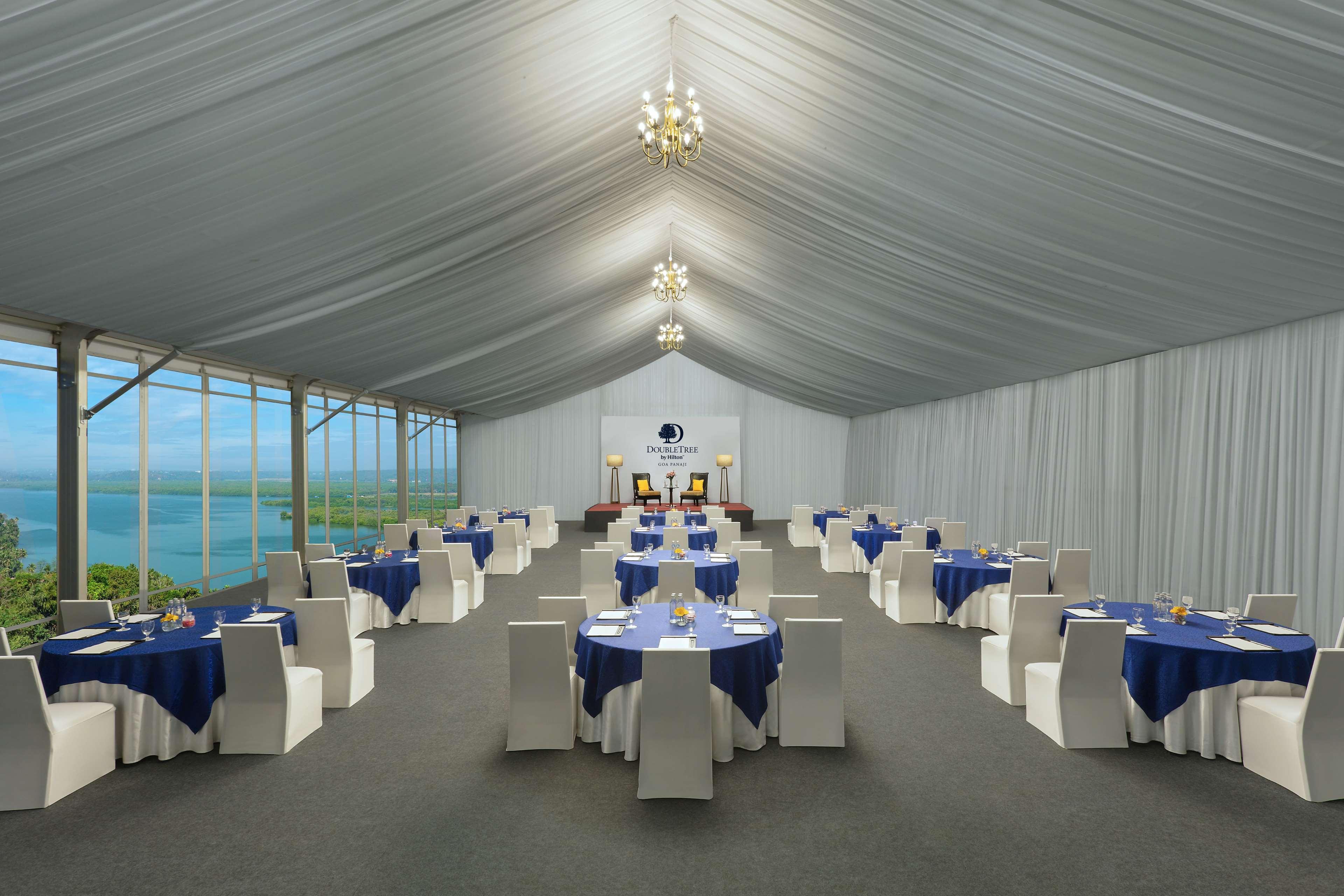 Doubletree By Hilton Goa - Panaji Hotel Екстериор снимка