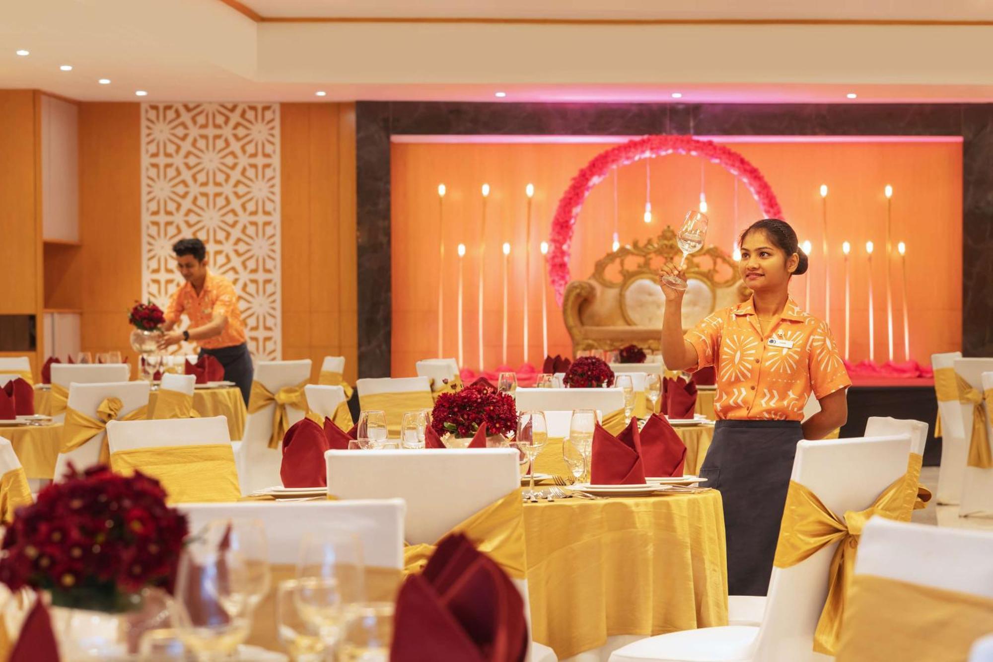 Doubletree By Hilton Goa - Panaji Hotel Екстериор снимка
