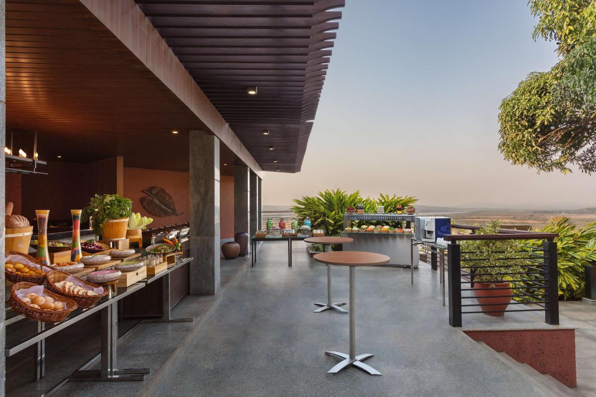 Doubletree By Hilton Goa - Panaji Hotel Екстериор снимка