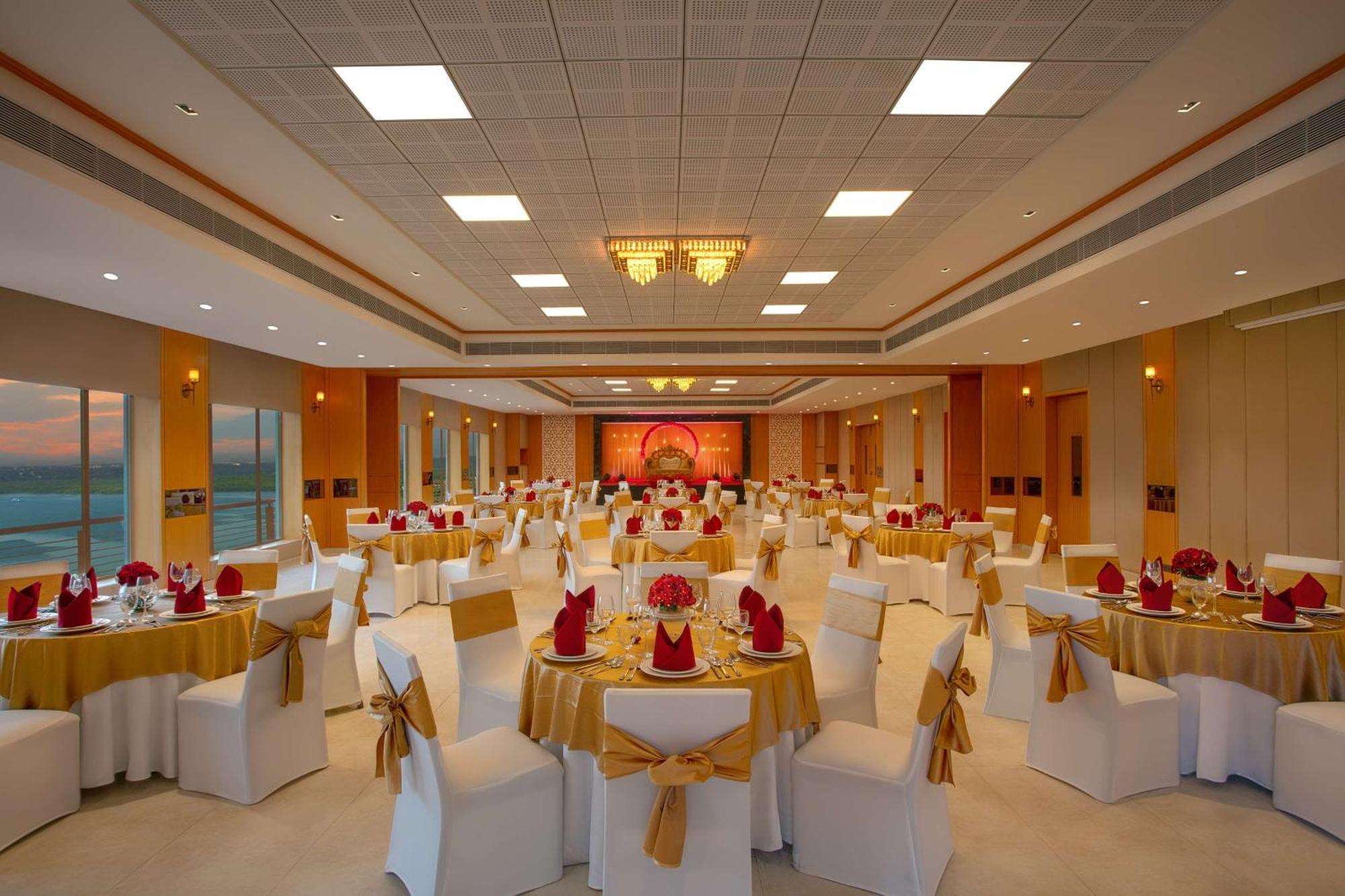 Doubletree By Hilton Goa - Panaji Hotel Екстериор снимка