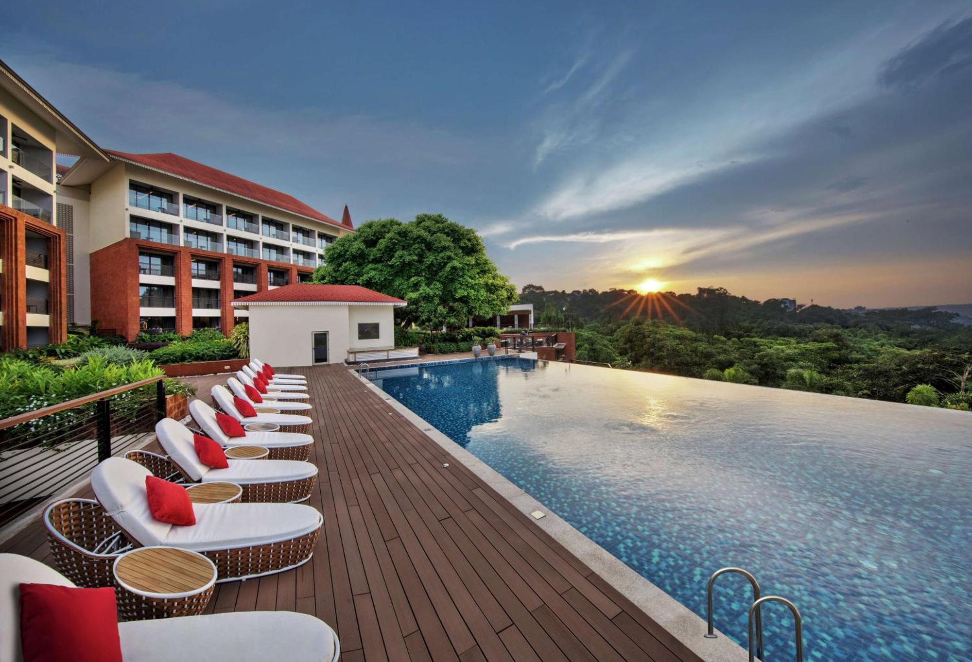 Doubletree By Hilton Goa - Panaji Hotel Екстериор снимка