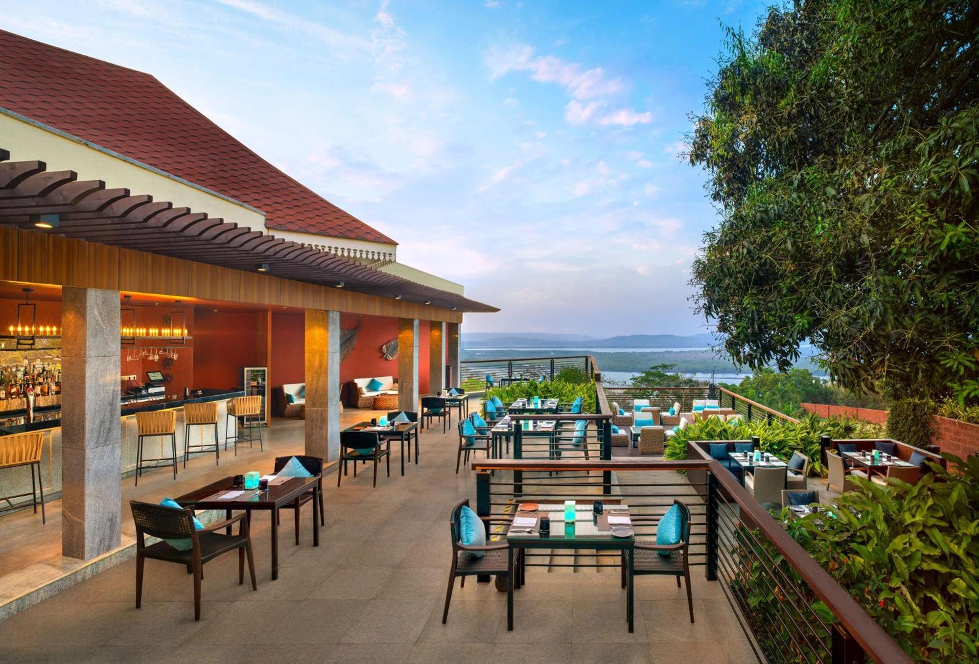 Doubletree By Hilton Goa - Panaji Hotel Екстериор снимка