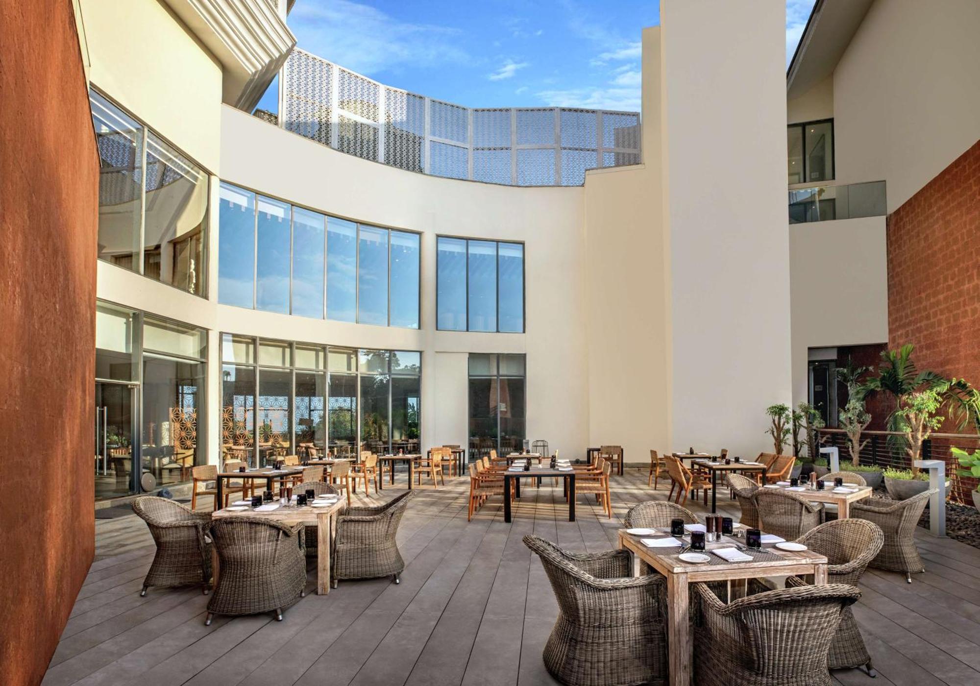 Doubletree By Hilton Goa - Panaji Hotel Екстериор снимка